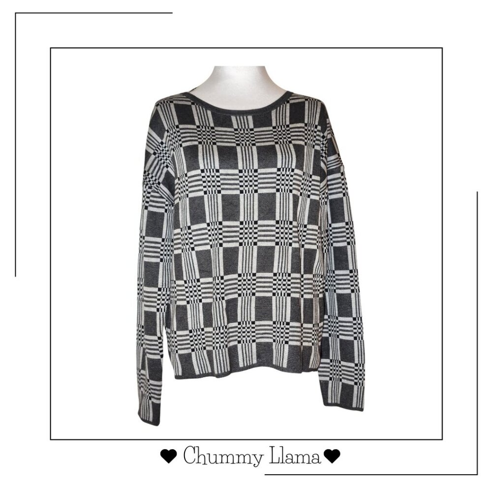 Lety & Me Geometric Black White Top Chic Modern Versatile Stylish L